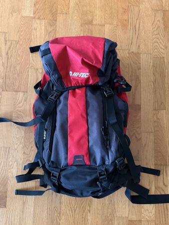 Rucksack Hi-Tec rot/schwarz Top Zustand Wandern Picknick 