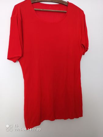 Rotes Shirt