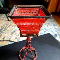 Indisches  Windlicht mit roten aufgezogenen Glasperlen