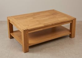 Table basse en bois massif (chêne) avec étagère – Bon état 