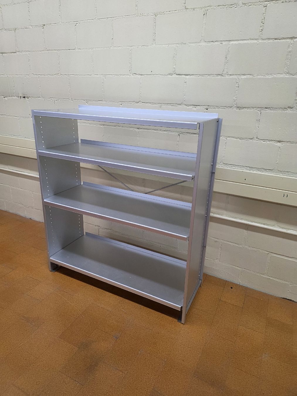 Lehni Scaffali: Designer Aluminium Regal Lehni – Usato da Lichtensteig venduto da UsedIN 3
