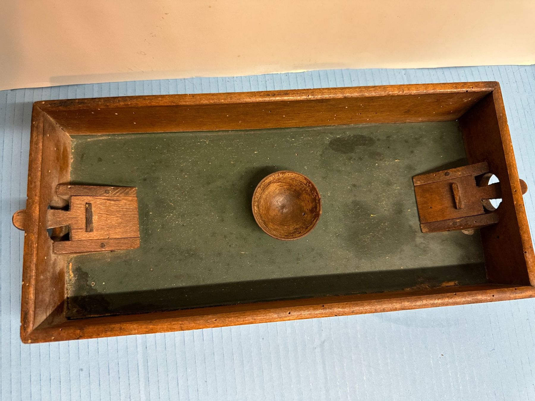 Giochi: Jeu de table ancien en bois. – Usato da Lausanne venduto da gio_vintage17