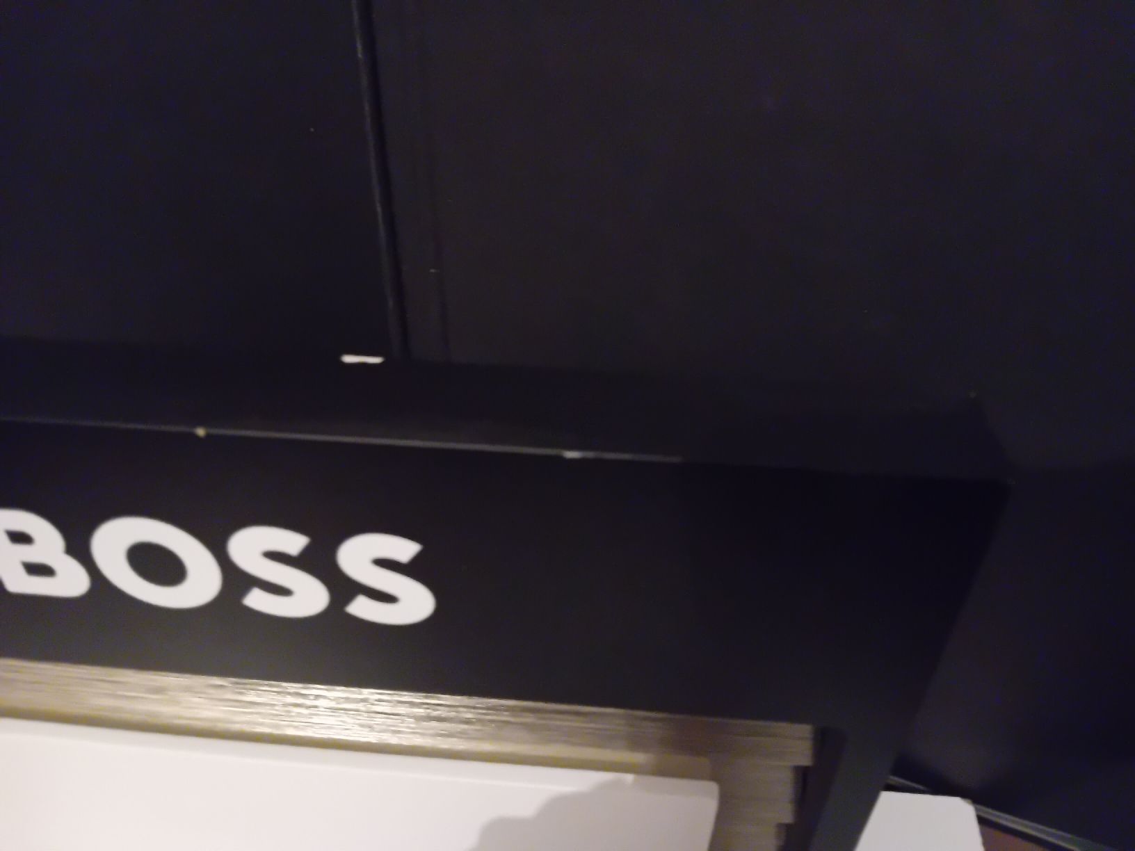 Tutte le decorazioni: Espositore BOSS – Usato da Biasca venduto da Old_6blh 2
