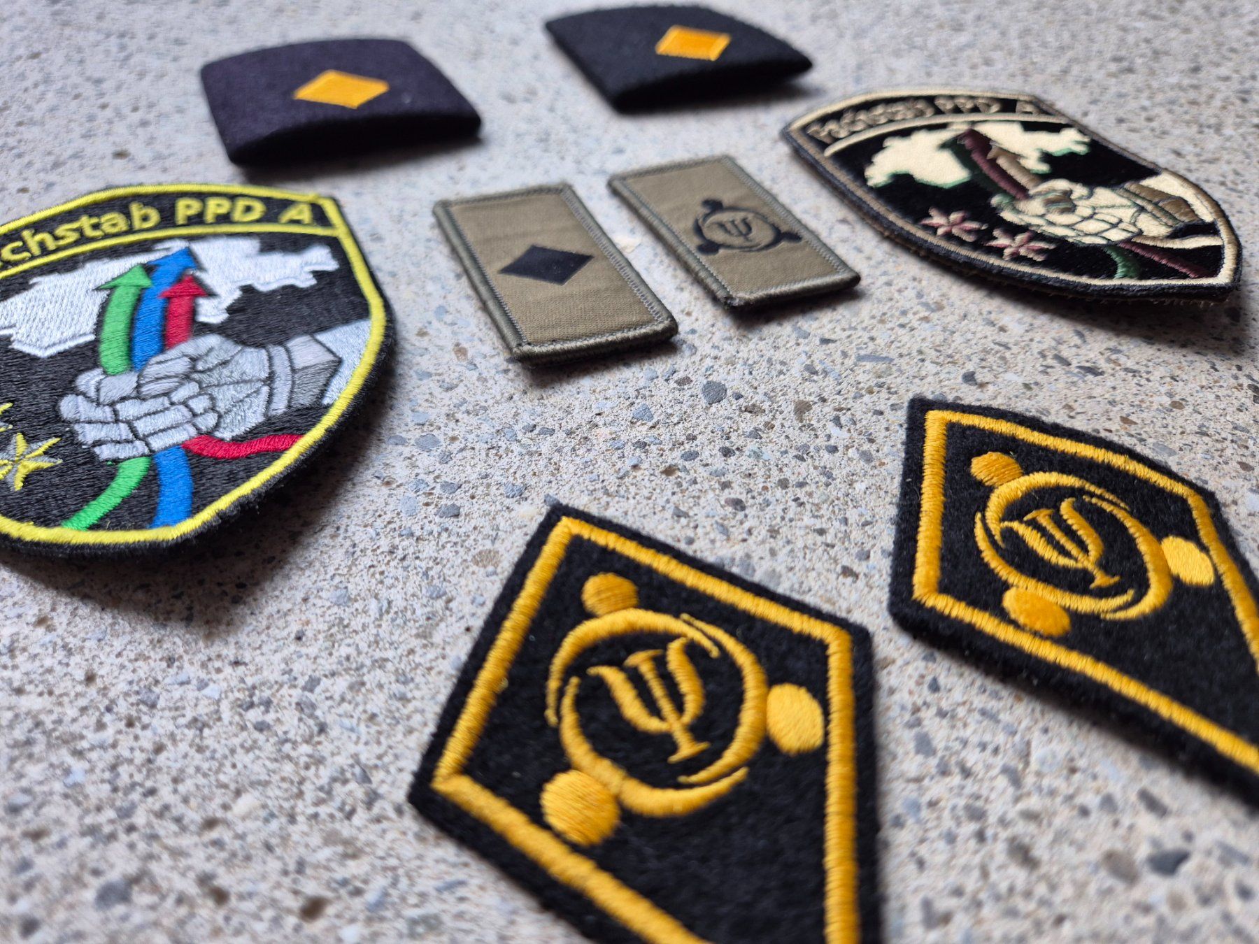 Schweizer Armee Placchette & Badge: *** Abzeichen Set Fachstab PPD A *** – Nuovo e nell'imballaggio originale da Riedholz venduto da fr_sIruP 1