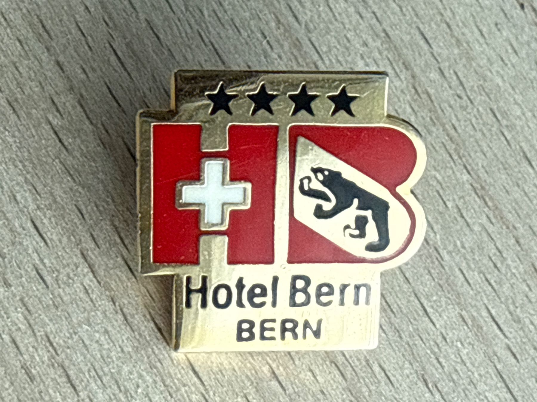 Plaketten & Abzeichen: Pin Hotel Bern Schweiz – Gebraucht aus Glattbrugg von Schweigmatt