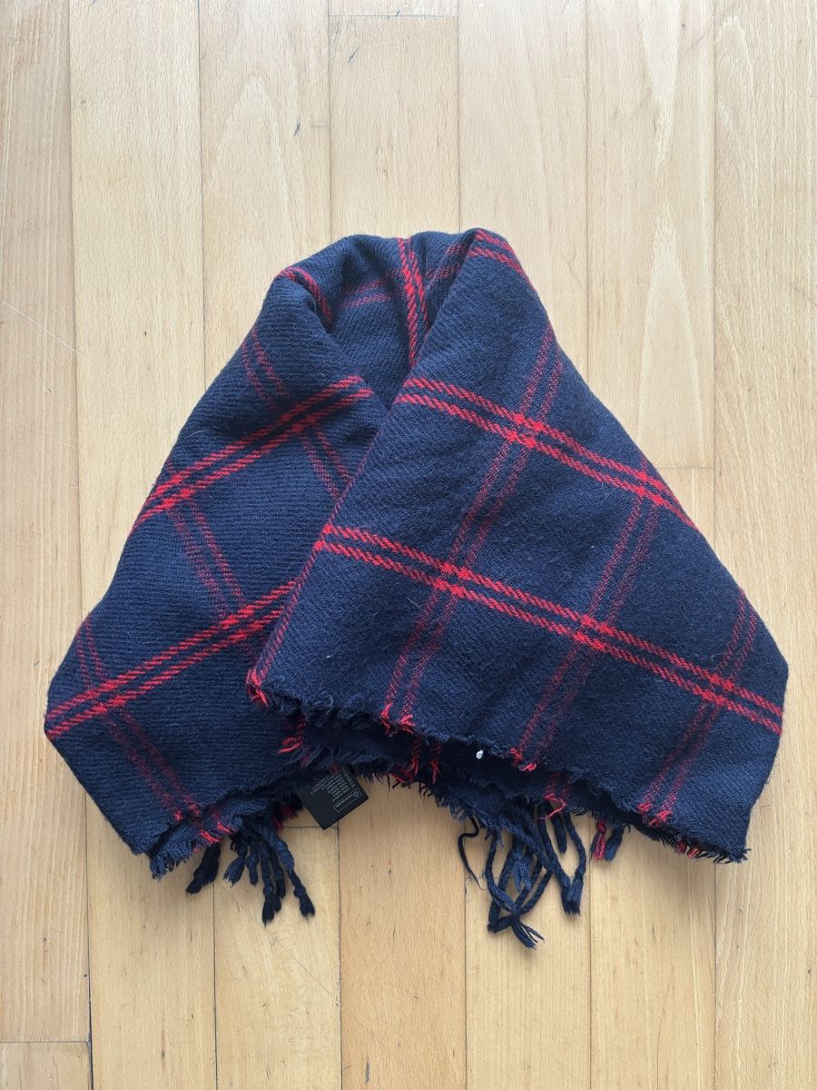 H&M Foulard & Sciarpe: Winterschal - Blau/rot - Muster – Usato da Luzern venduto da Pflanzen-Mama