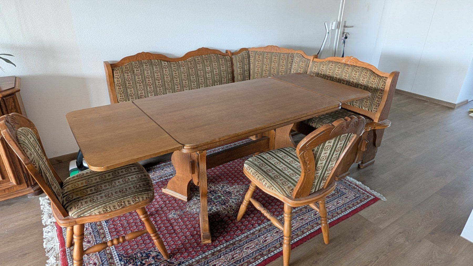 Set de table et chaises: Gemütliche Essecke sucht Anschluss – D'occasion à Menziken par jbr_85ct