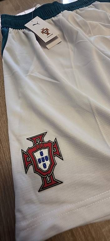 Canottiere & Pantaloni: Short équipe de Portugal (taille M)  – Usato da Petit-Lancy venduto da zesmile 3