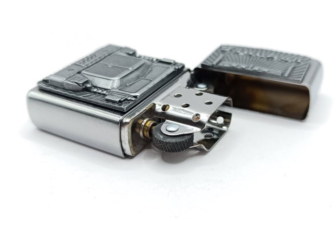 Zippo Accendini: ZIPPO Trucker Emblem 2003977 Feuerzeug – Nuovo e nell'imballaggio originale da Ennenda venduto da Benzinflamme 3