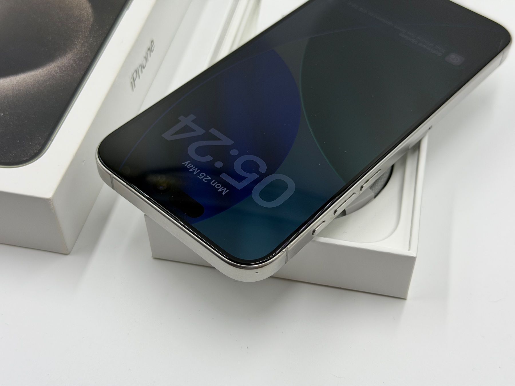 Apple Telefoni cellulari / Smartphones: Apple iPhone 15 Pro - 256 GB | Wie neu – Usato da Chur venduto da ReplaceHub 7