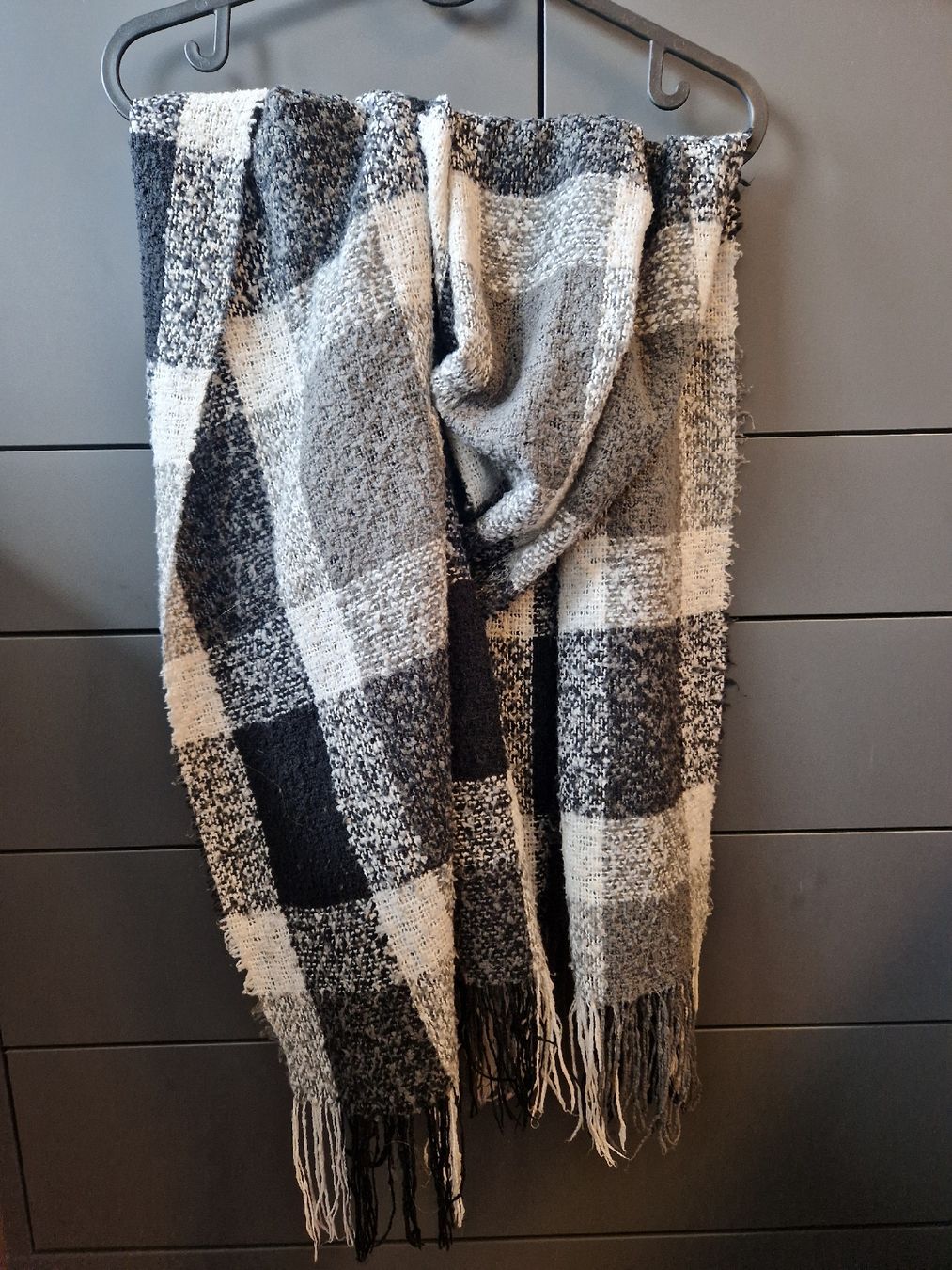 Foulard & Sciarpe: Halsschal – Usato da Frauenkappelen venduto da sarahgygax_