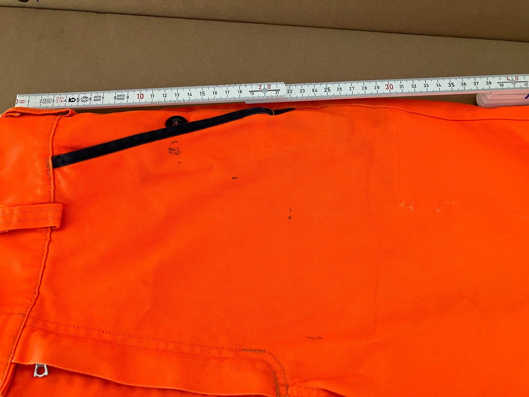 Pantaloni: Arbeitskleidung sehr kurze Hose Gr.36 – Usato da Bettwiesen venduto da Zustand57 4