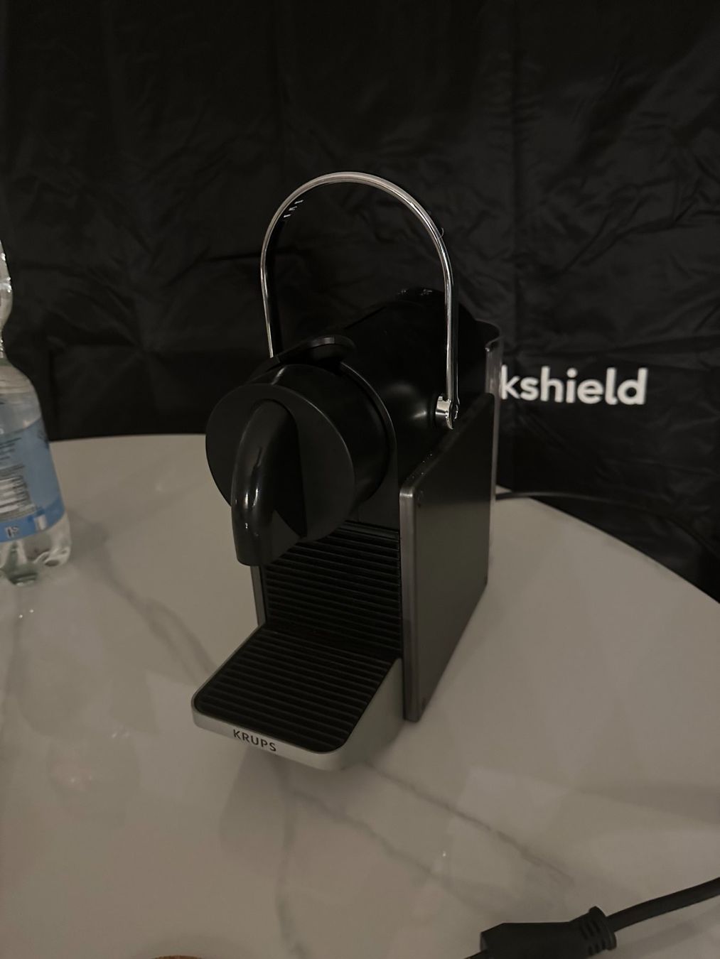 Krups Kaffeemaschinen & Espressomaschinen: Krups Nespresso Kaffeemaschine Anthrazit – Gebraucht aus Pfäffikon ZH von thf_rqs2