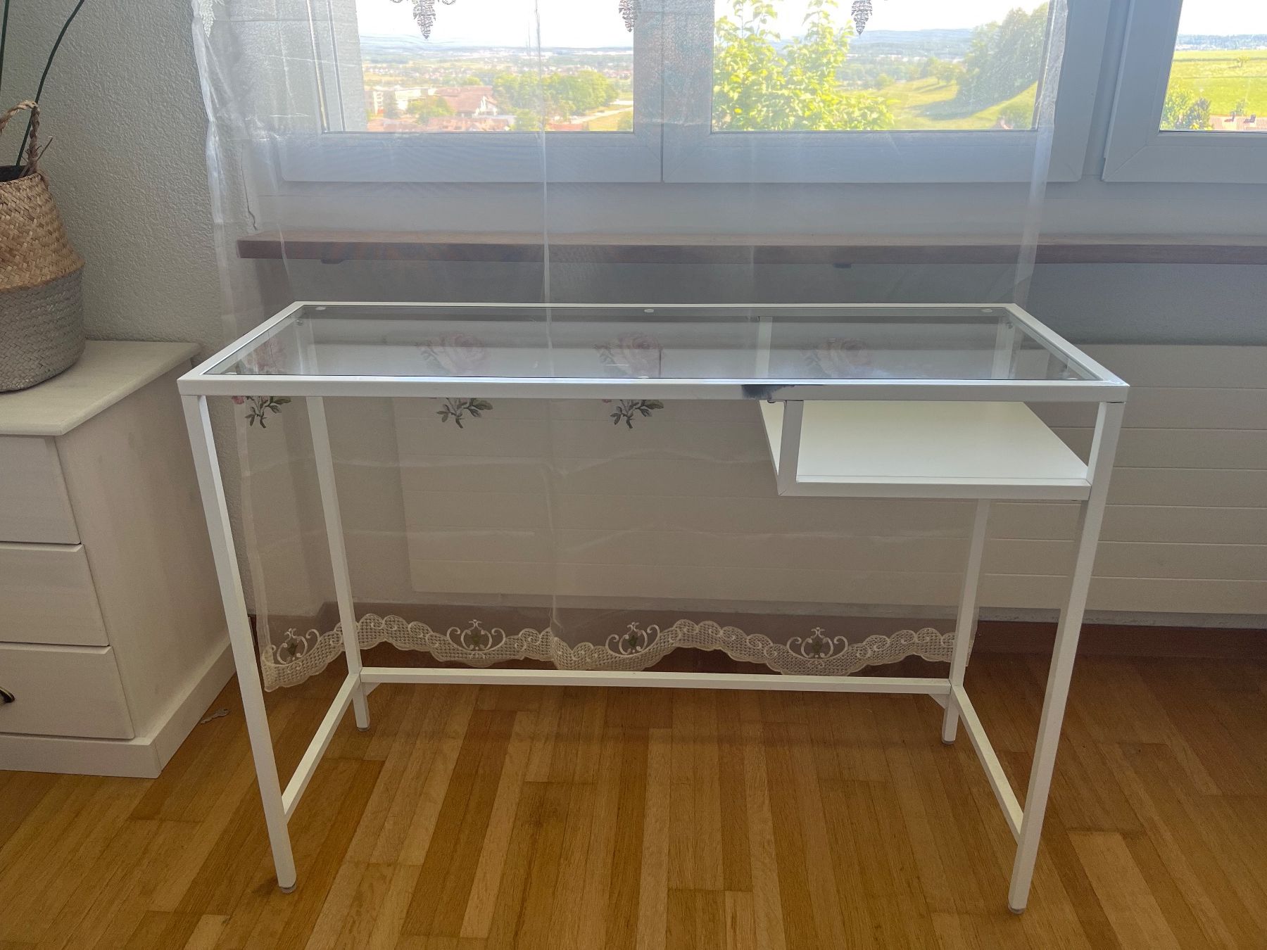 Ikea Schreibtische: Schmink oder Laptop Tisch – Gebraucht aus Neerach von wal_2dyz