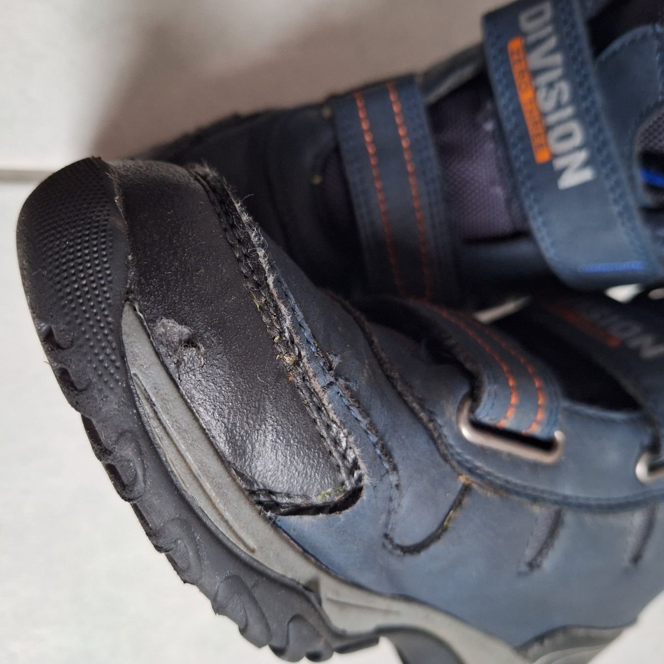 Chaussures garçon: Schuhe Grösse 35, Division, – D'occasion à Hettenschwil par Schneuggi2 7
