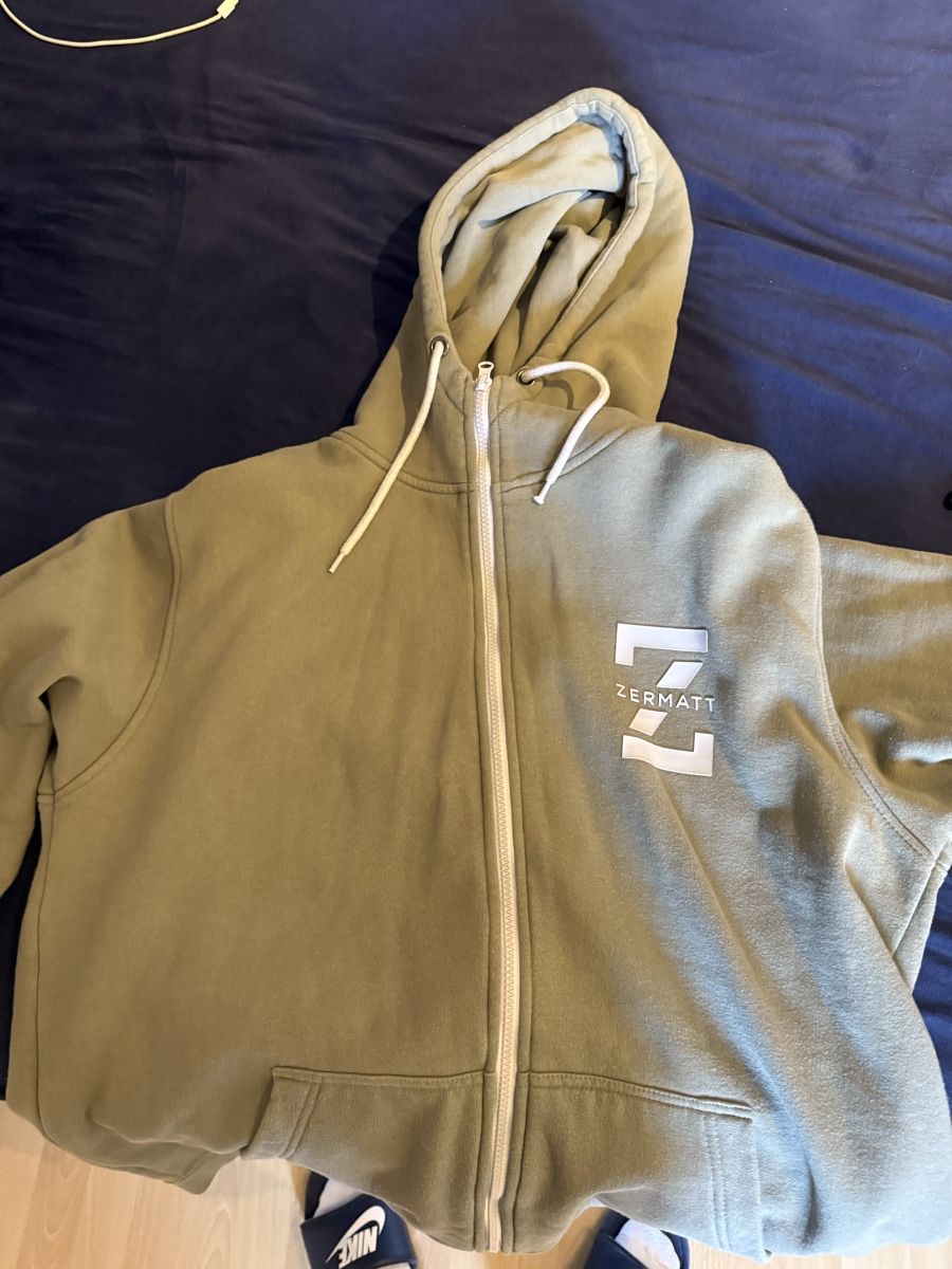 Pullover & Sweatshirts: Zermatt Zip Hoodie  – Neu (gemäss Beschreibung) aus Däniken SO von jschenker27
