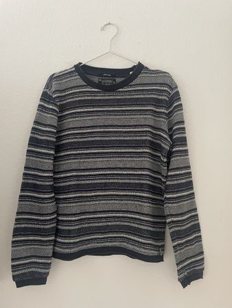 Gestreifter Pullover