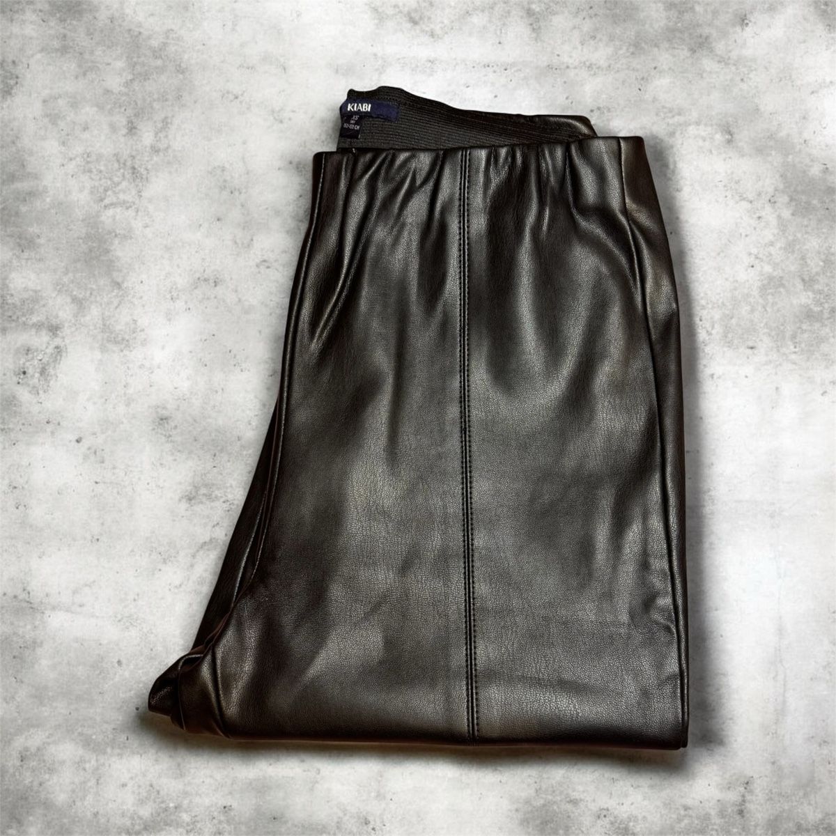 Leggings: Pantalon en similicuir – Nuovo (secondo la descrizione) da Châtel-St-Denis venduto da Montclair_Swiss