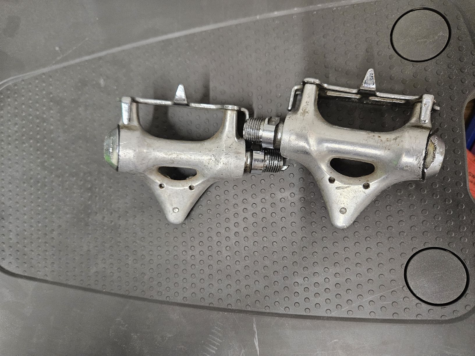 Shimano Pezzi di ricambio: Vintage Shimano 600 Bicycle Pedals  – Usato da Bern venduto da Ciprofloxacina 1