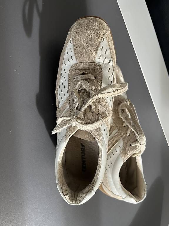 Damenschuhe: Paire de chaussures Century – Gebraucht aus Saules von Pathan 3