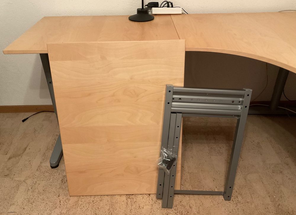 Ikea Scrivanie: Ikea Eckschreibtisch min.120cmx160cm mit 2 Verlängerungen – Usato da Hofstetten SO venduto da Pippapippo 3