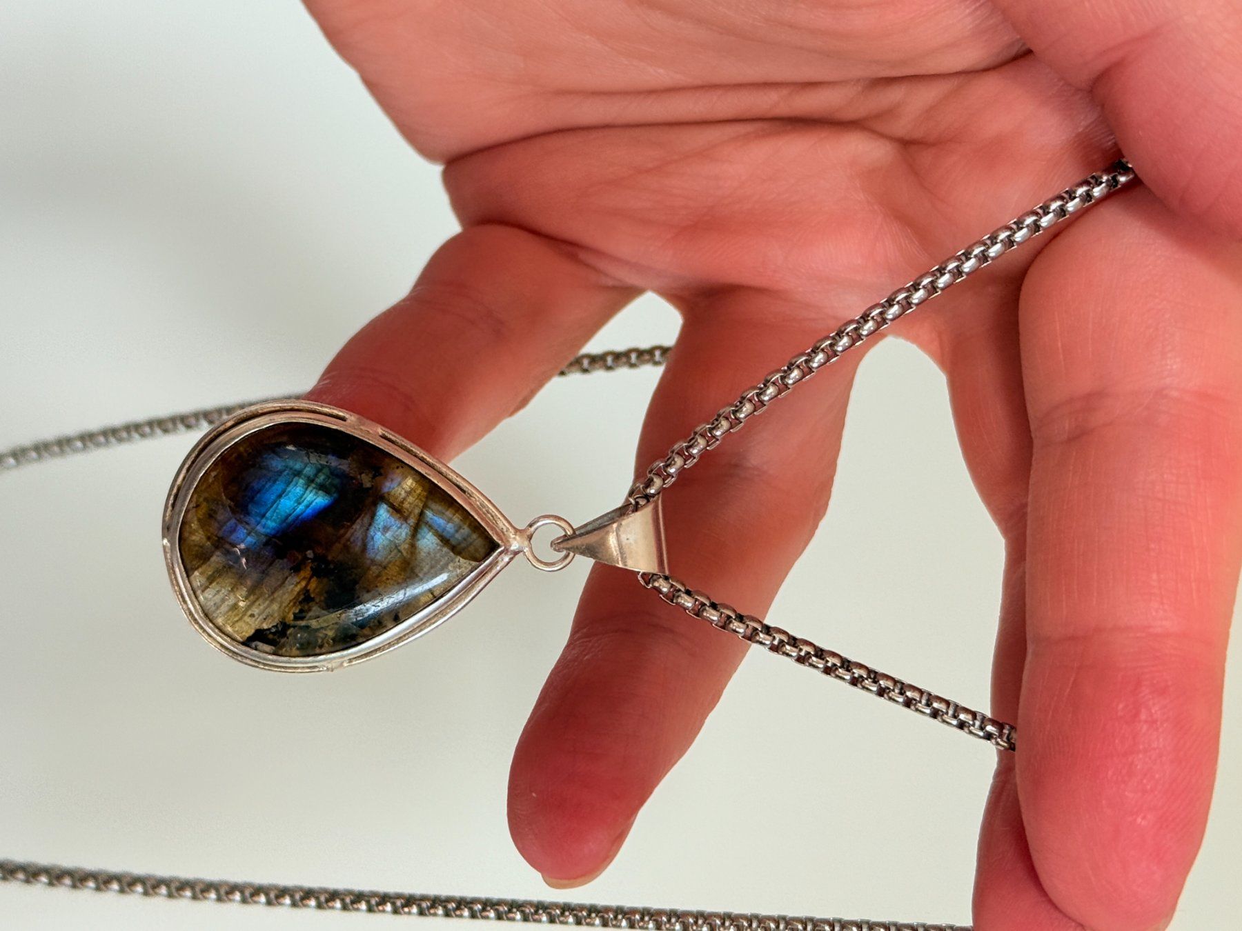 Catenine: Collier avec pendentif larme en labradorite – Nuovo e nell'imballaggio originale da Genève venduto da AGBERG 6