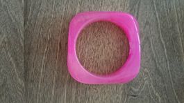 bracelet rigide en résine de couleur rose