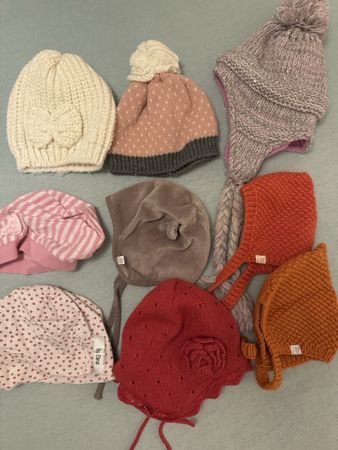 Diverse Mützen von 0-2 Jahre