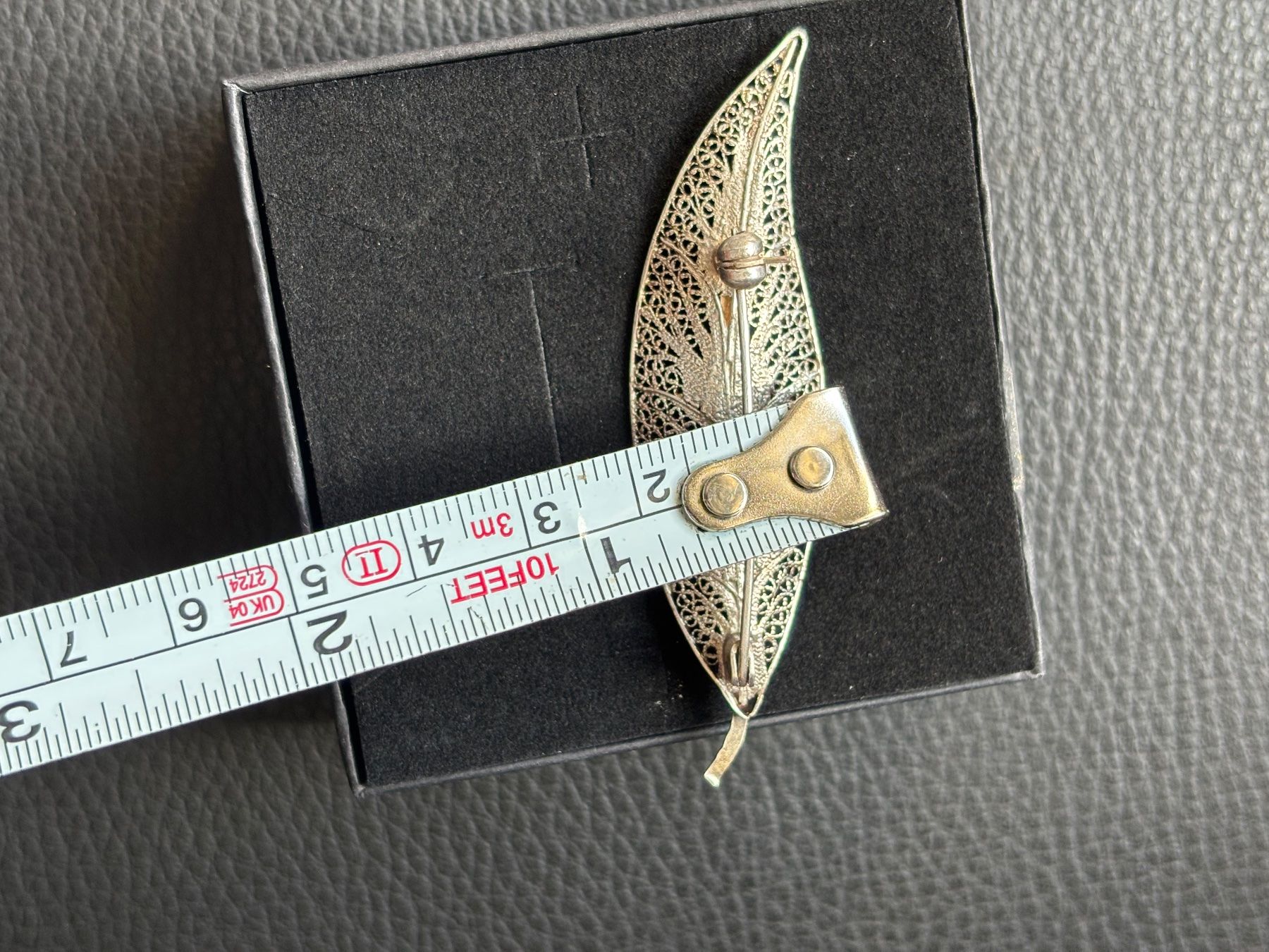 Spille & Fermagli: Broche vintage filigrane en argent – Usato da Peseux venduto da Cresus27 4