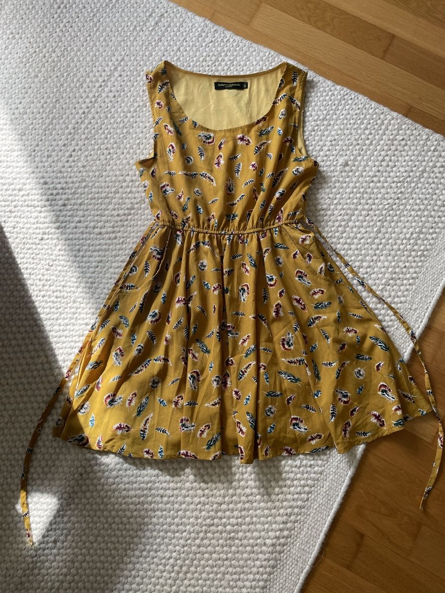 Kleider: Damen Kleid mit Taschen Grösse M – Gebraucht aus Kriens von p_ART_rizia