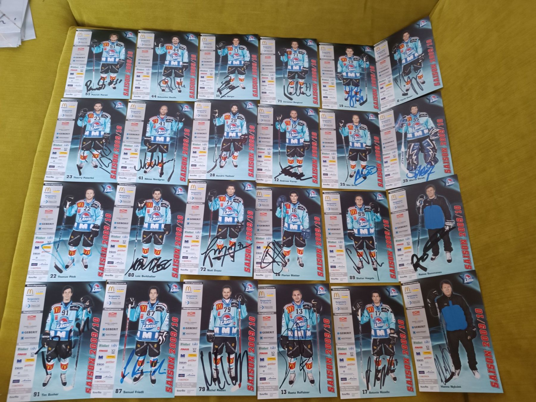 Autografi: 24x Rapperswil-Lakers 2009/2010 - handsigniert – Usato da Menziken venduto da Artographs