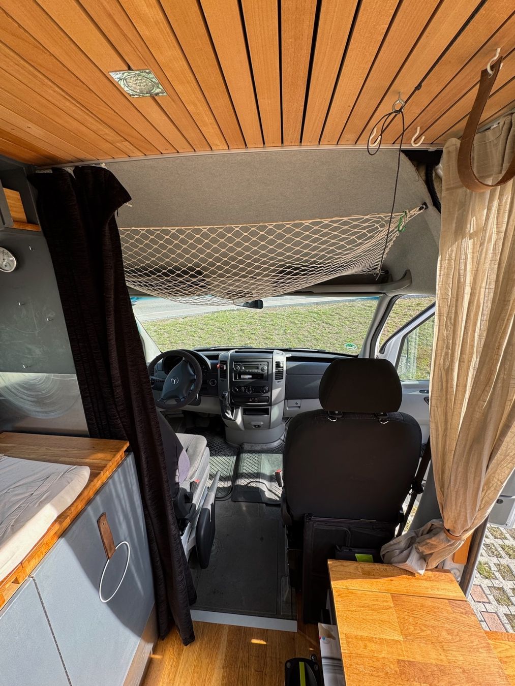 Mercedes-Benz Camping Fahrzeuge: Abenteuerbereit: Mercedes-Benz Sprinter Camper – Gebraucht aus Naters von ana_9gx8 3