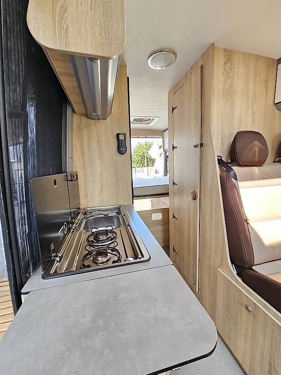 Veicoli da campeggio: Top Wohnmobil Clever mit Solar, Maxxfan! – Usato da Recherswil venduto da Caravan-EmmE 4
