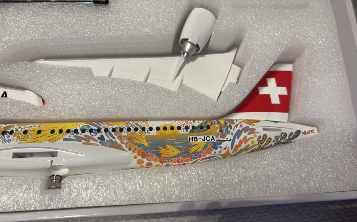 Swiss Kit di modellismo & Modellini statici: SWISS C Series 300 HB-JCA Flugzeugmodell 1:100 – Usato da Weisslingen venduto da Ali_z8vw 2