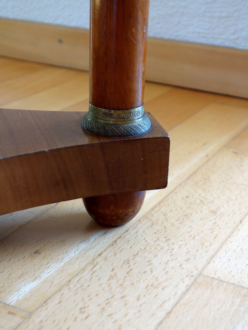 Tables: Kleiner Beistelltisch, antik – D'occasion à Sursee par Chrigi96 9