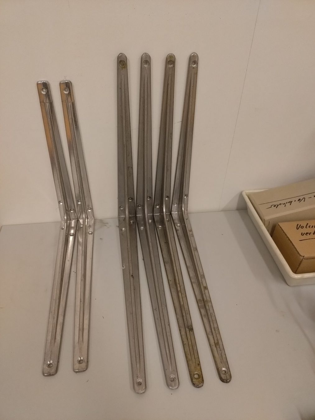 Quincaillerie: Alu Winkel 40/45 oder 35/40cm – D'occasion à Steinhausen par _Bergler_