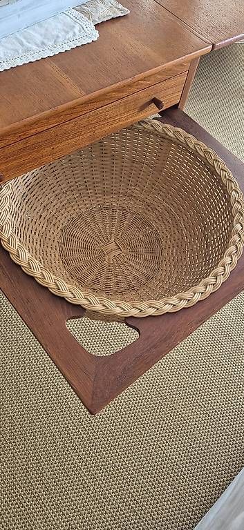 Tavoli: Table à couture vintage Hans Wegner  – Usato da Villars-sur-Glane venduto da Verocac 2