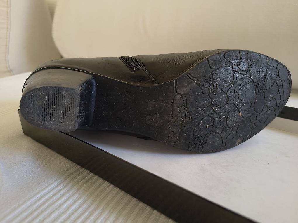 Scarpe da donna: Schwarzer Leder Pumps von Everybody, Gr 41 – Usato da Allschwil venduto da droledezebre 4