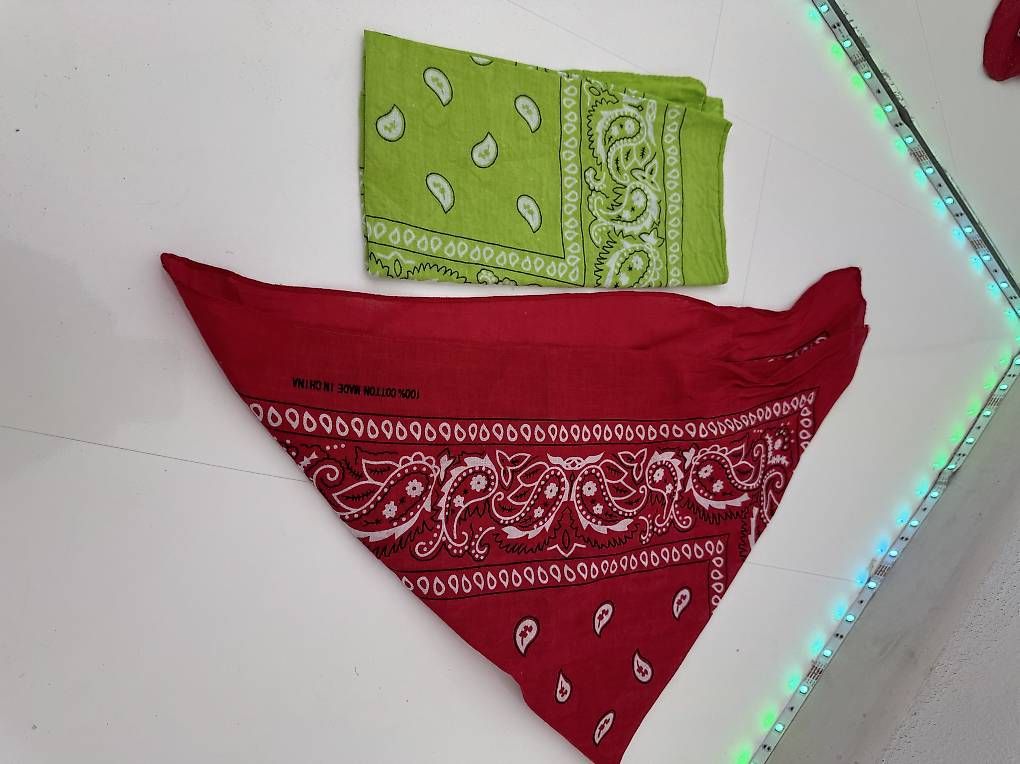 Foulard & Sciarpe: 2 Bandanas – Usato da Zürich venduto da refg7 1