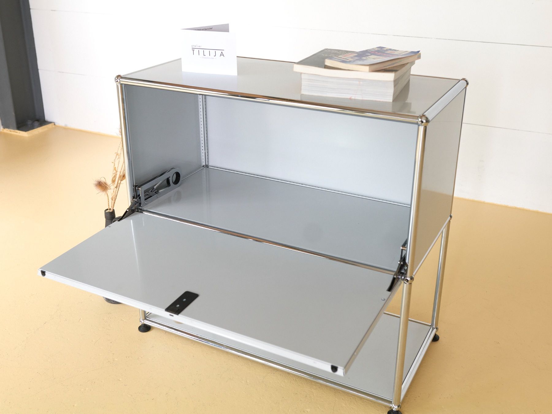 Cassettiere: USM Sideboard in Lichtgrau – Usato da Meinisberg venduto da atelier_TILIJA 3