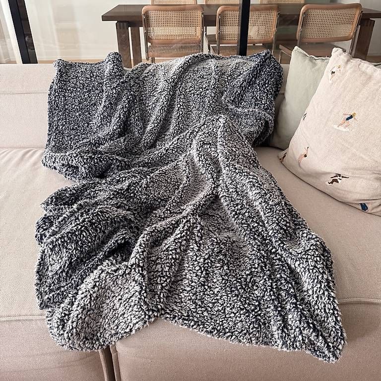 Decken: Polyester Kuscheldecke – Gebraucht aus Solothurn von Juliasju 1