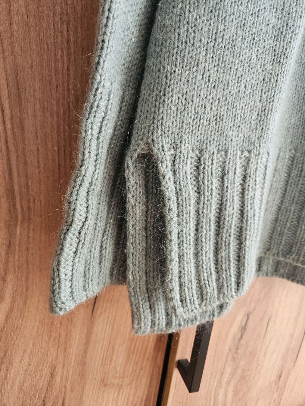 Maglioni & Felpe: 🌿 Handgestrickter Pullover in Salbeigrün - Gr. M/L – Nuovo (secondo la descrizione) da Würenlingen venduto da Nancy_Y 1