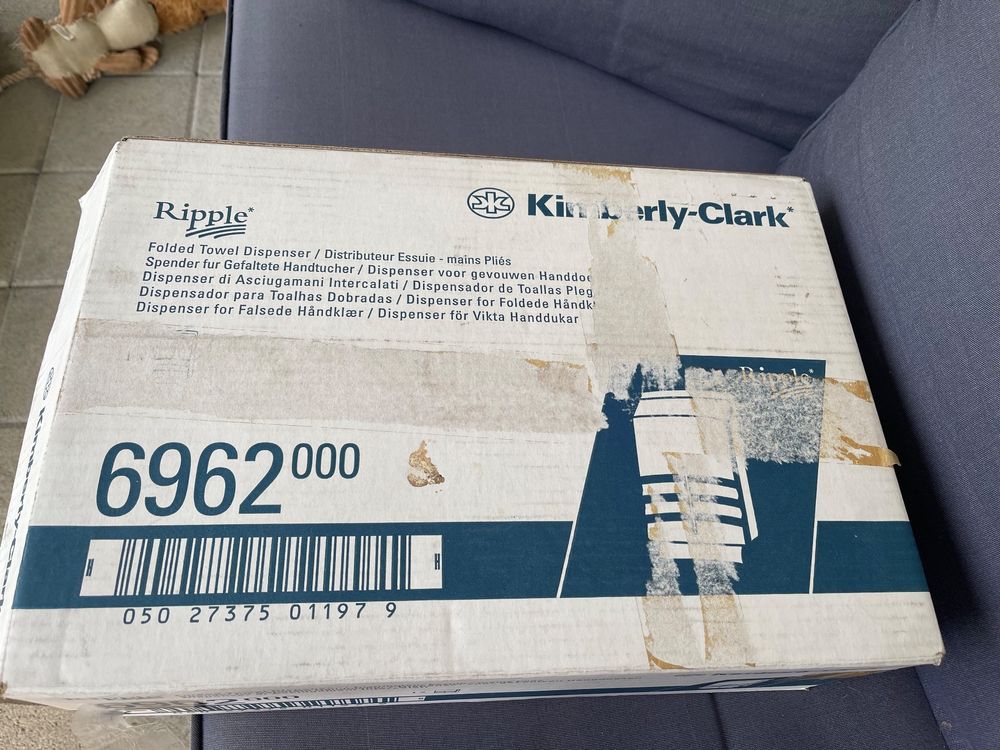 Kimberly-Clark Professional 9962 Spender Für Zweifach Gefaltete Handtücher – Weiß, Hohe Kapazität, Einzelblattentnahme, Wandmontage