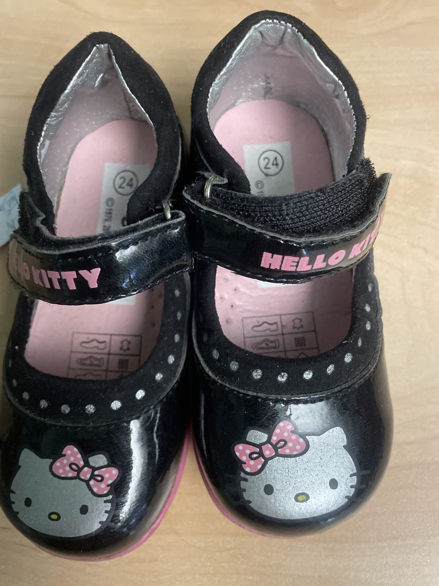 Scarpe per ragazze: Neuwertige Hello Kitty Lack Ballerinas Gr.24 – Nuovo (secondo la descrizione) da Obergerlafingen venduto da cabo4 1