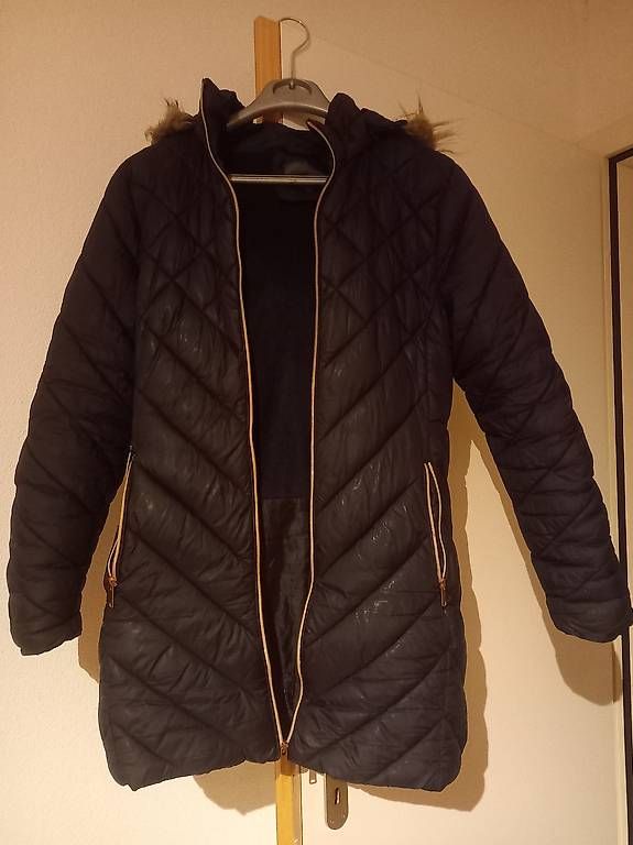 Jacken: Veste noire mi longue taille M – Gebraucht aus givisiez von odilev