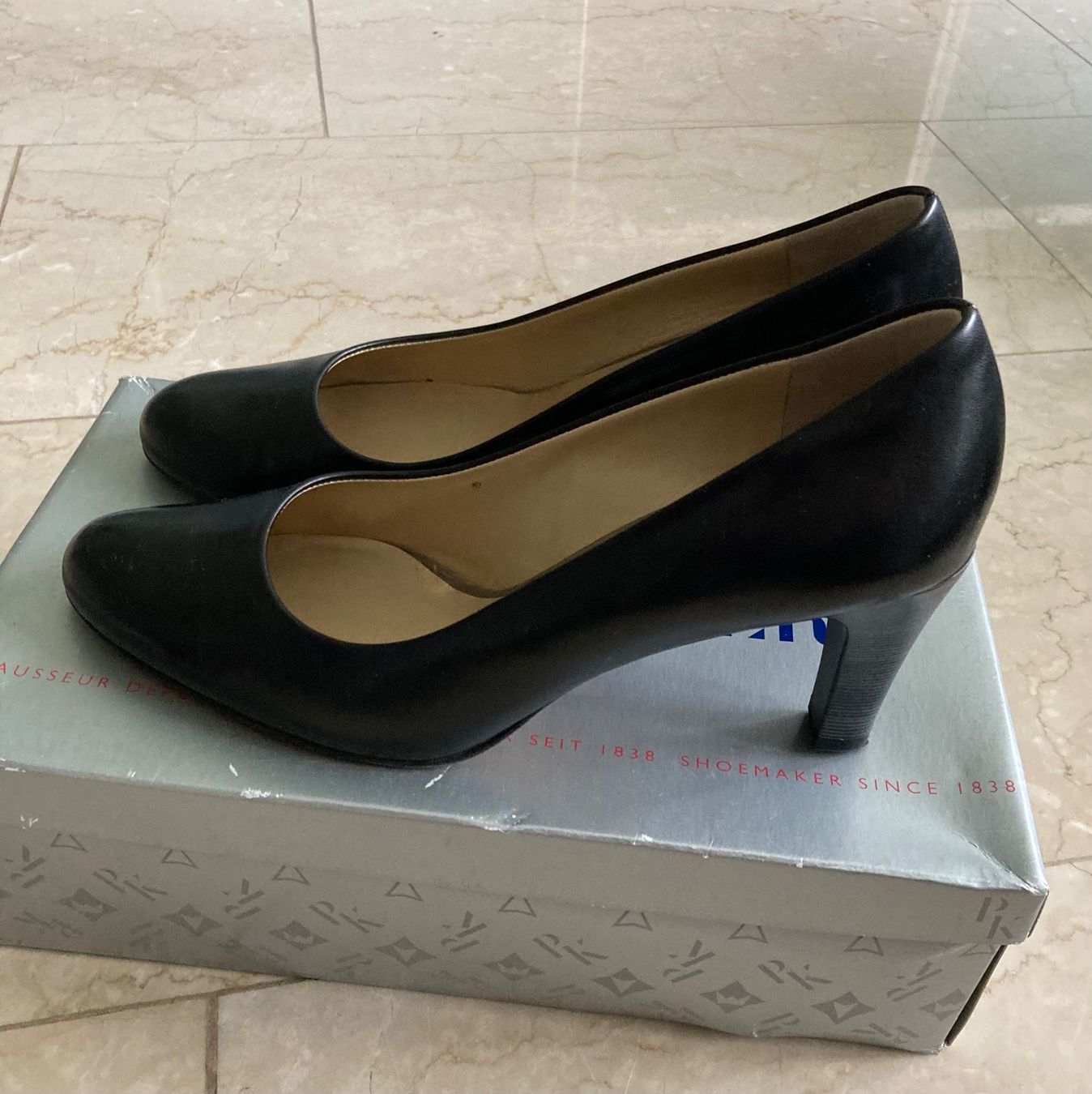 Kaiser Scarpe da donna: Klassische, schwarze Leder Pumps, Grösse 39 – Usato da Hurden venduto da Ruby70 2