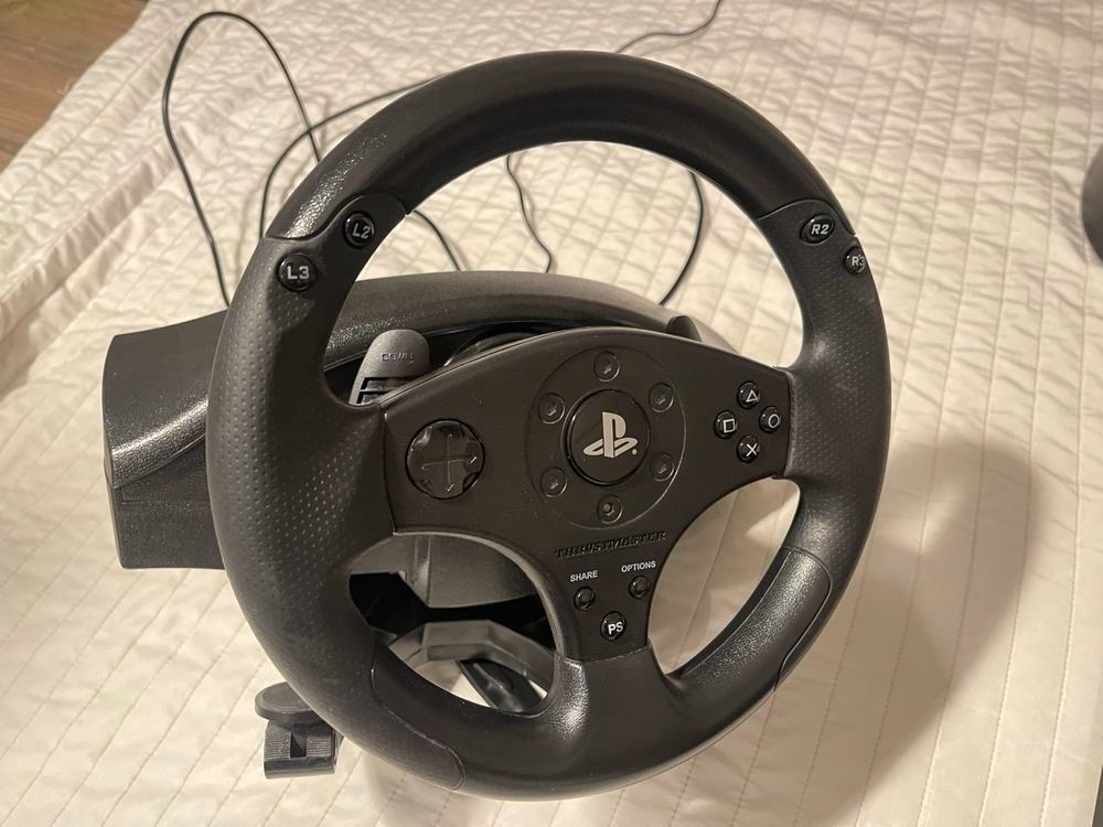 Sony Console: Playstation 4 Pro + 3 Games + Thrustmaster T80 – Usato da Estavayer-le-Lac venduto da zajarski 5