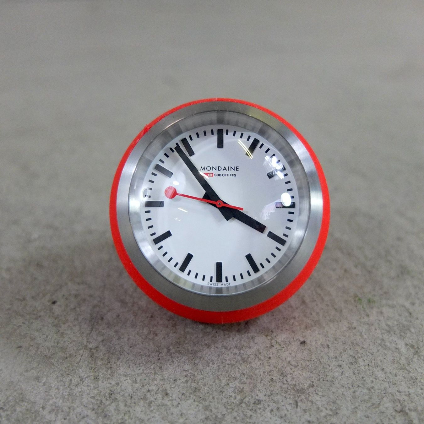 Mondaine Orologi da terra & Orologi da parete: Mondaine SBB Desk Clock Globe Uhr – Usato da Basel venduto da Brocki-auf-dem-Wolf 1