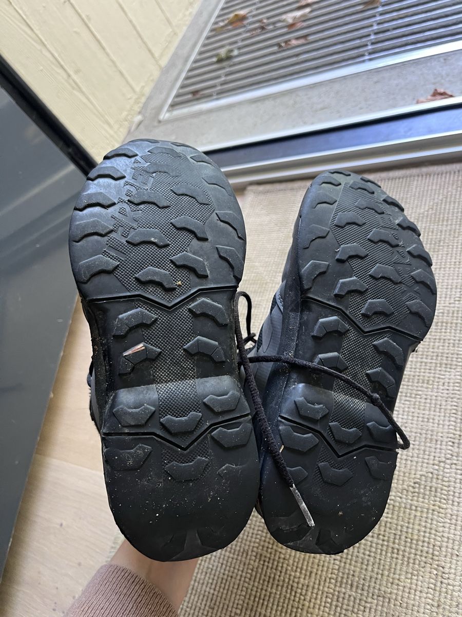 Adidas Chaussures garçon: Adidas Terrex Wanderschuhe Kinder Grösse 34 – D'occasion à Pfäffikon SZ par humming-bird 5
