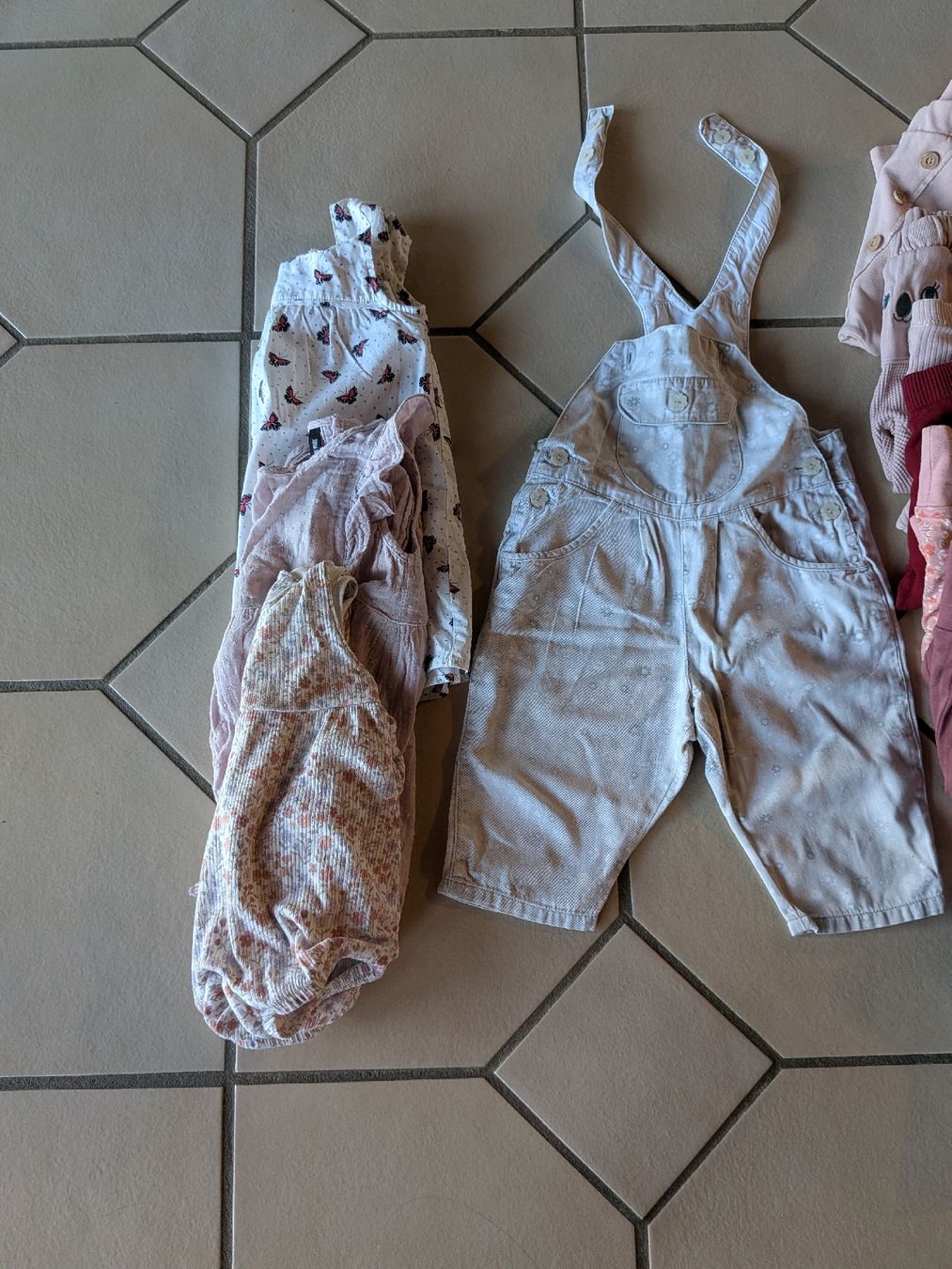Lotti & Set di vestiti: Baby-Kleiderpaket Mädchen, Grösse 74/80 – Usato da Riken AG venduto da Roso87 2